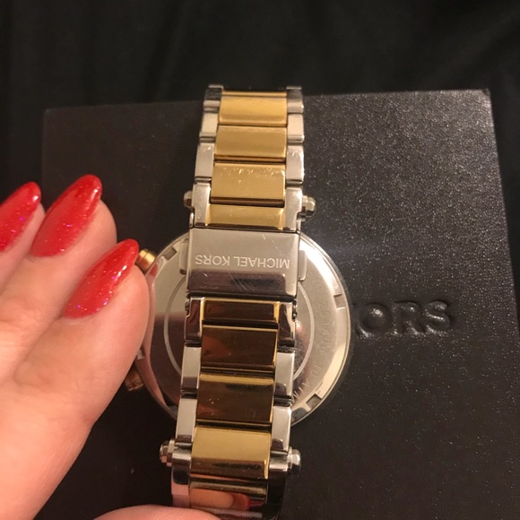 Michael Kors - Picture 2 of 2